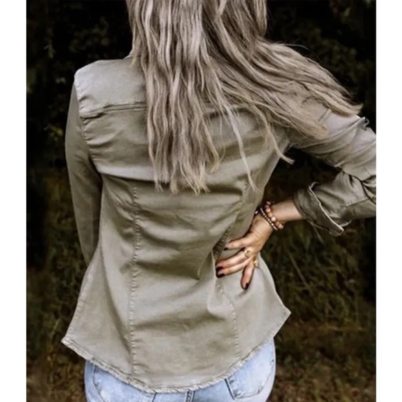 🎉Pre Fall 2022 Long Sleeve Button Down Shacket - Picture 9 of 10